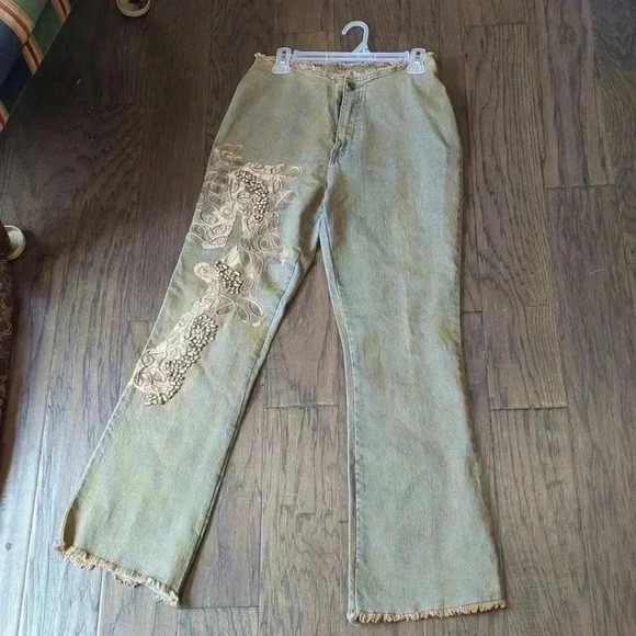 Beautiful  detailed Jeans - Picture 4 of 9